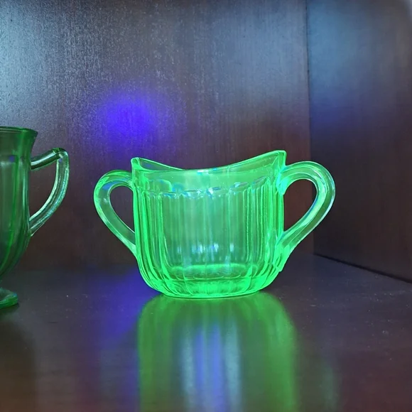 Pair Of Uranium Glass Open Sugar Bowls - Picture 9 of 10
